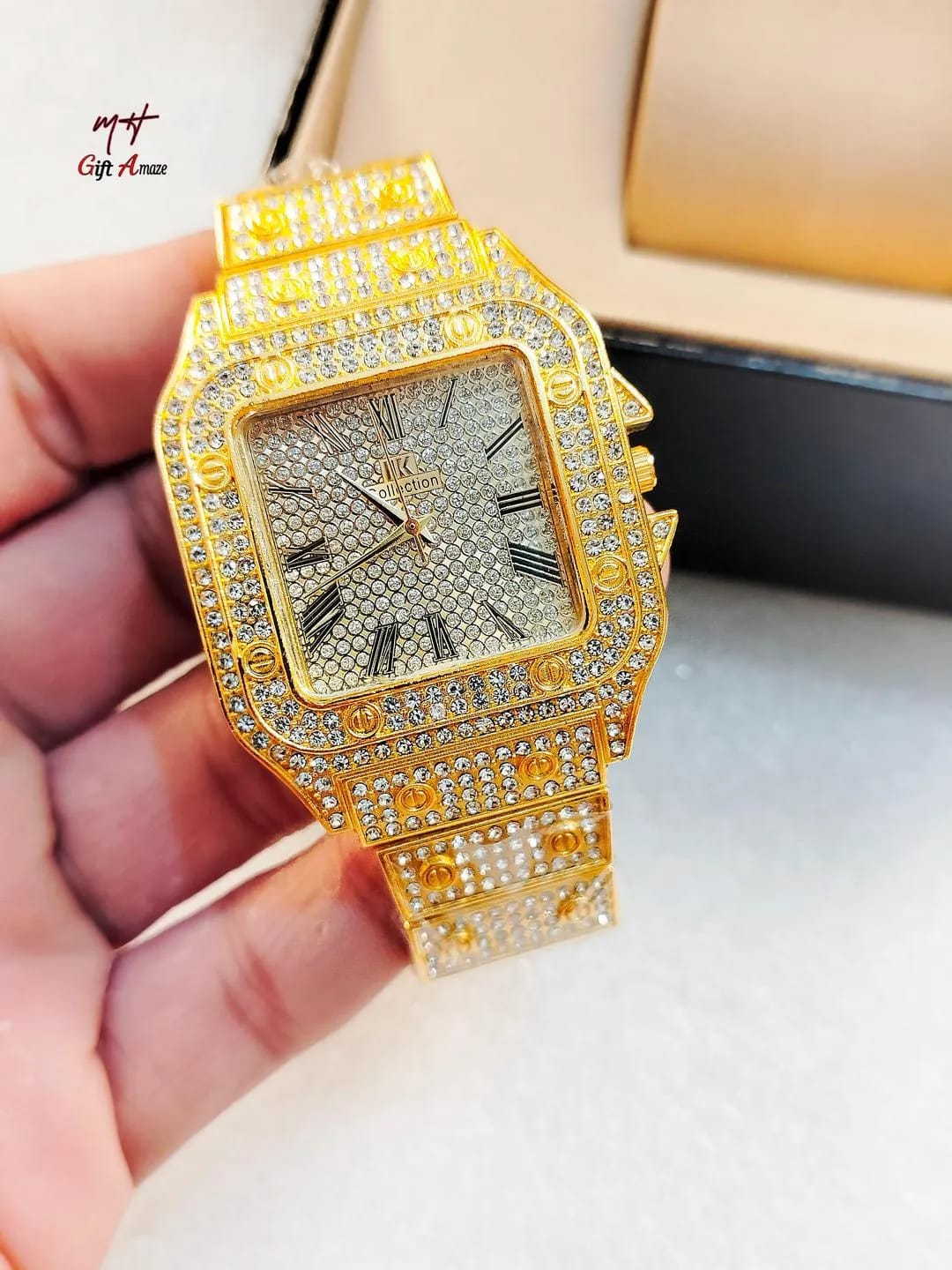 Man's Watch With Diamond Stone Band color: Golden