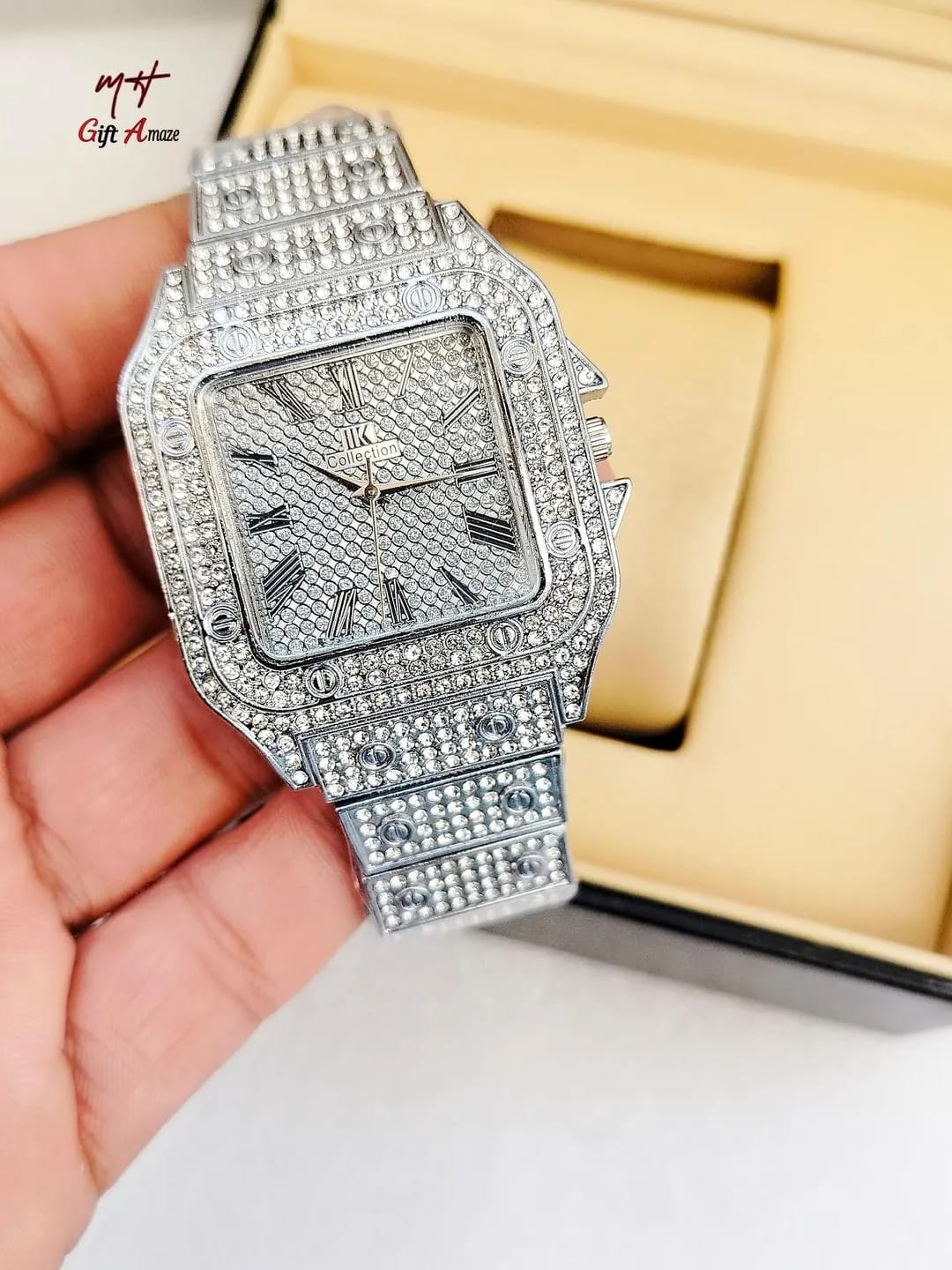 Man's Watch With Diamond Stone Band color: Golden